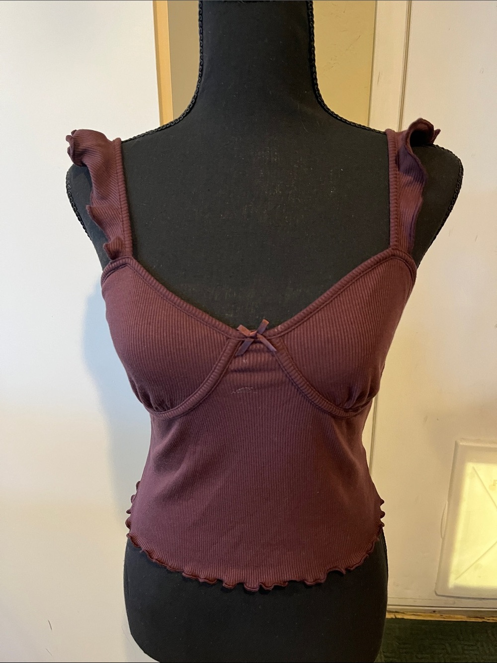 Women’s Ribbed Lettuce-Edge Tank Top in Plum Brown
